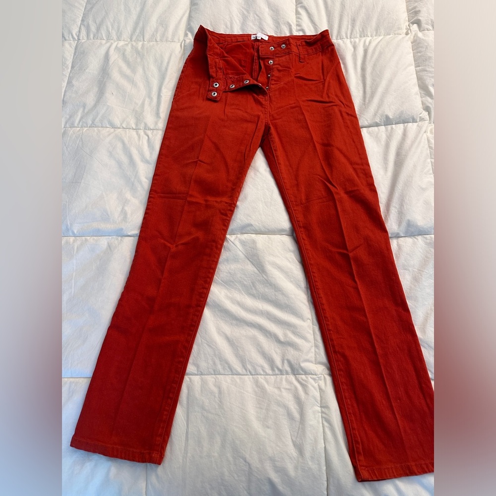 By The Way straight leg hi-rise snap-front jeans. Rust